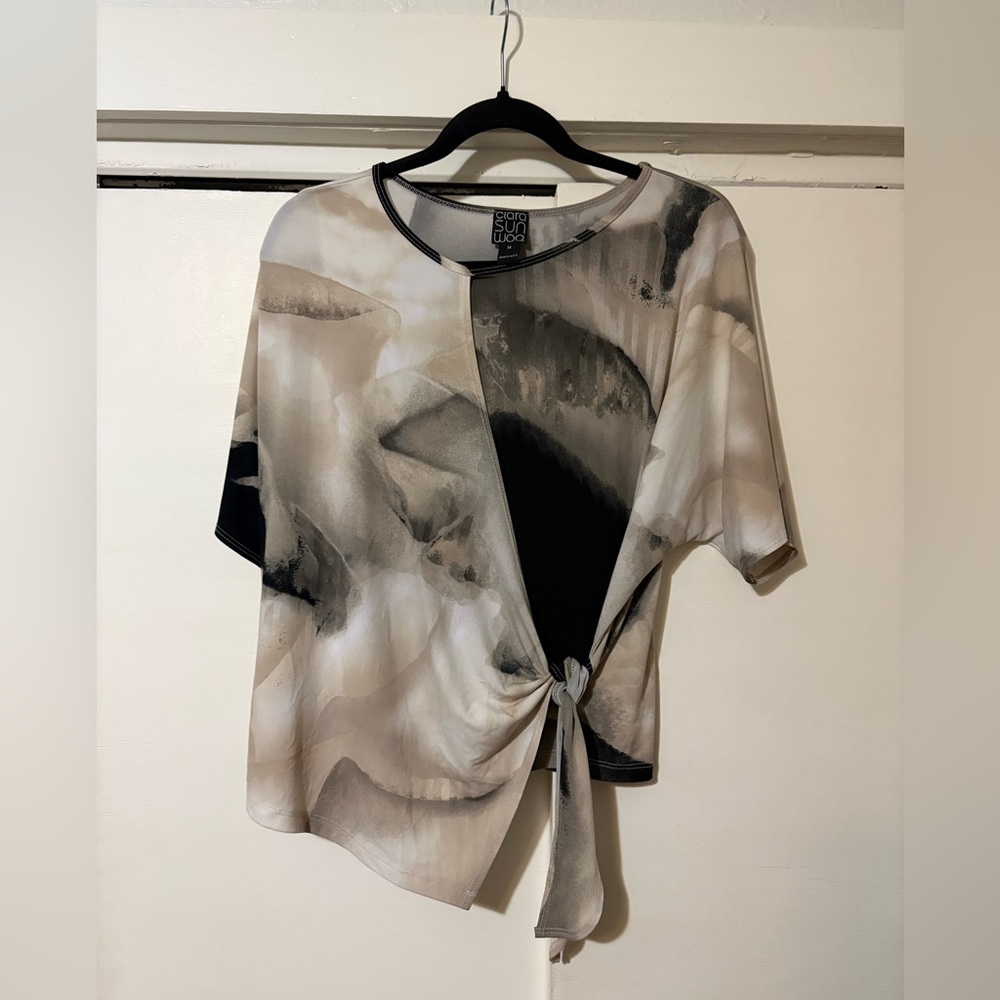 NWOT Clara Sun Woo Size Medium tie front blouse.